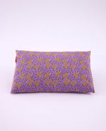 Coussin Aziza lilas avec des motifs fleuris