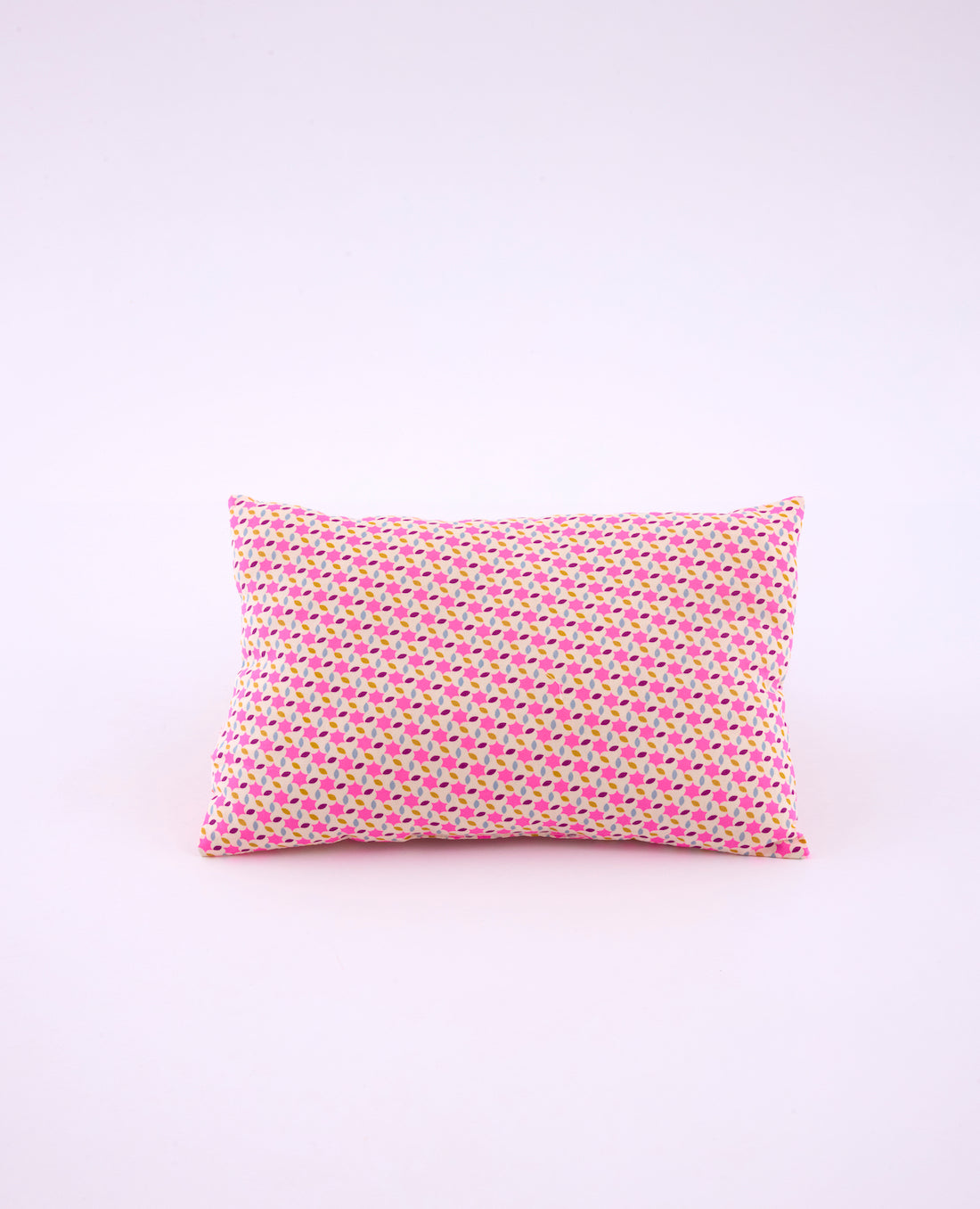 Coussin Moussem rose avec des motifs arrondis