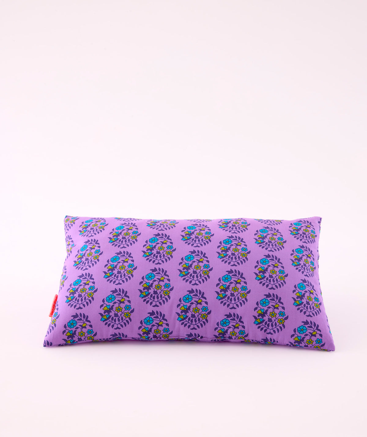 Coussin shalin lilas avec des fleurs