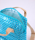 Sac Akiko Mimoun bleu avec des motifs géométriques arrondis